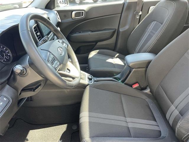 Photo of 2022 Black Noir Pearl Hyundai VENUE