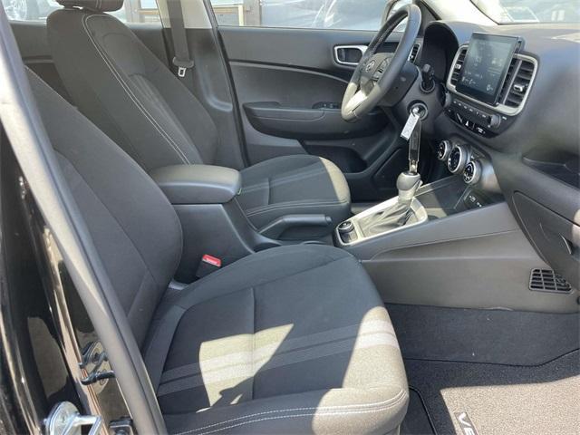Photo of 2022 Black Noir Pearl Hyundai VENUE