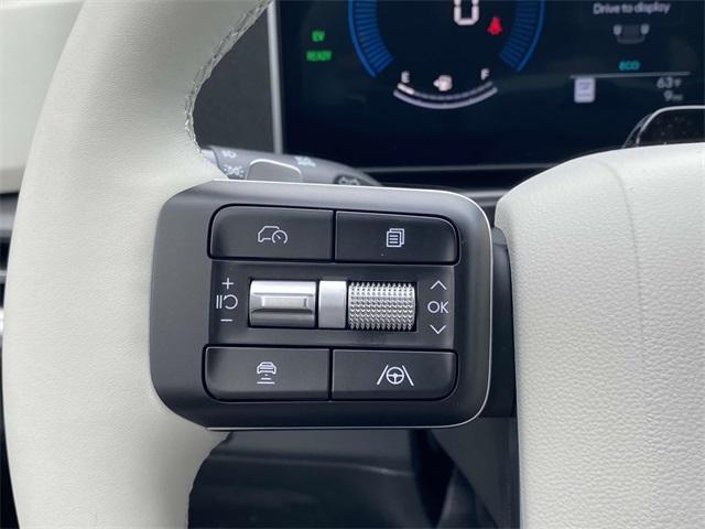 Photo of 2025 Shimmering Silver Hyundai SANTA FE HEV