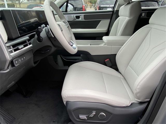 Photo of 2025 Shimmering Silver Hyundai SANTA FE HEV