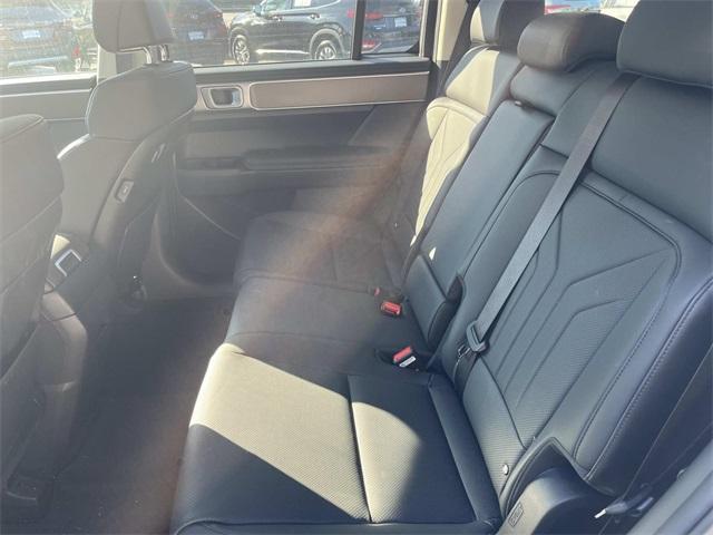 Photo of 2025 White Hyundai SANTA FE