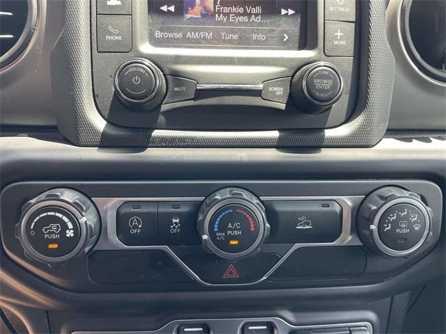 Photo of 2020 Black Clearcoat Jeep Gladiator