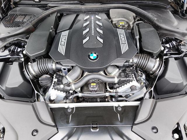 Photo of 2022 Carbon Black Metallic BMW M550