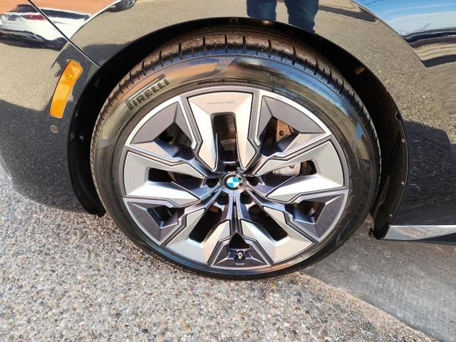 Photo of 2025 Carbon Black BMW i7