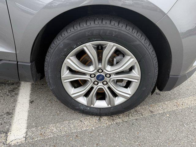 Photo of 2022 Gray Metallic Ford Edge