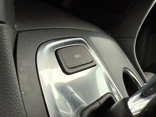 Photo of 2021 Summit White Chevrolet Equinox