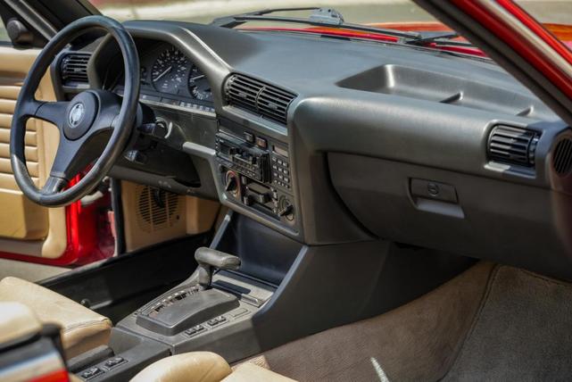 Photo of 1989 Red BMW 325