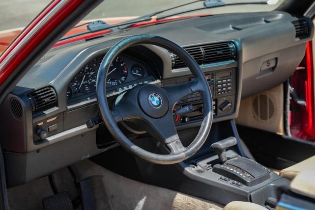 Photo of 1989 Red BMW 325