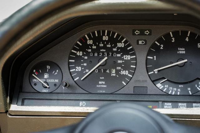 Photo of 1989 Red BMW 325
