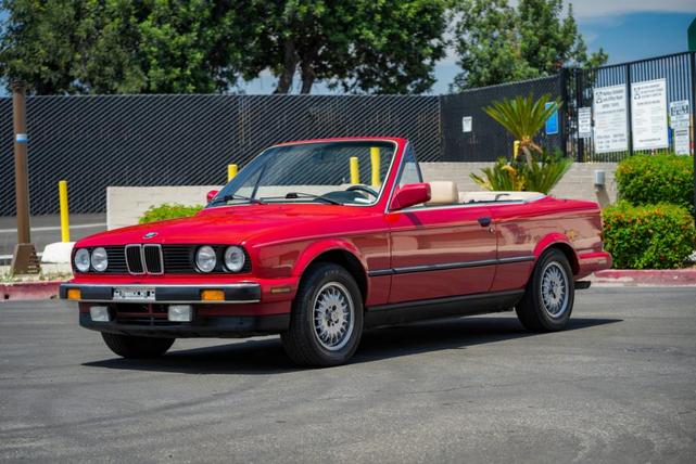 Photo of 1989 Red BMW 325