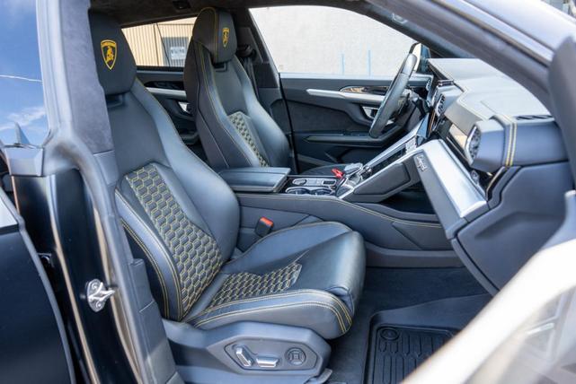 Photo of 2021 Black Lamborghini Urus