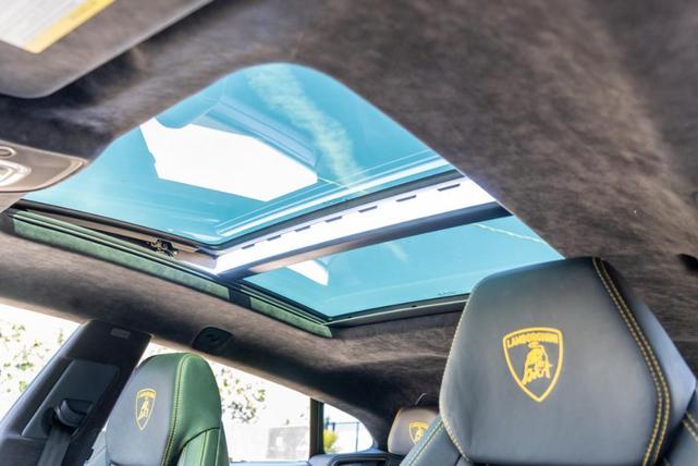 Photo of 2021 Black Lamborghini Urus