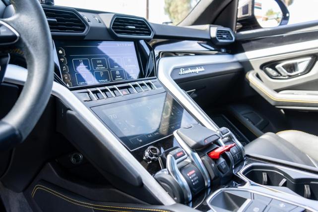 Photo of 2021 Black Lamborghini Urus