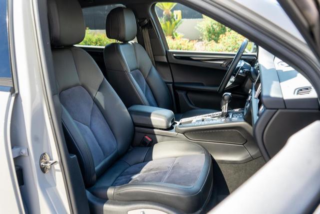 Photo of 2021 Gray Porsche Macan