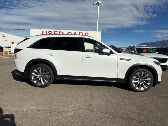 Photo of 2024 Rhodium White Metallic Mazda CX-90