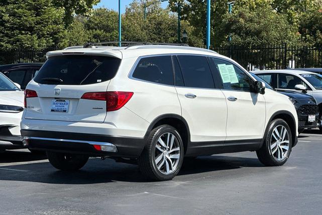 Photo of 2017 White Diamond Pearl Honda Pilot