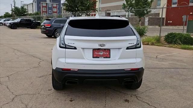 Photo of 2021 Crystal White Tricoat Cadillac XT4