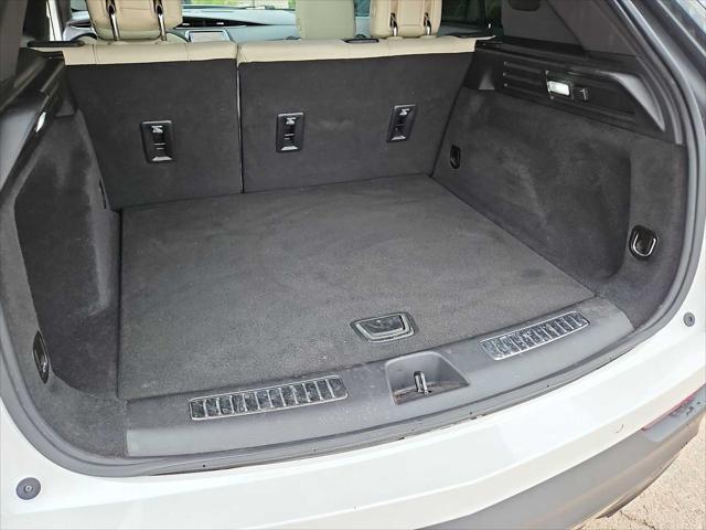 Photo of 2021 Crystal White Tricoat Cadillac XT4