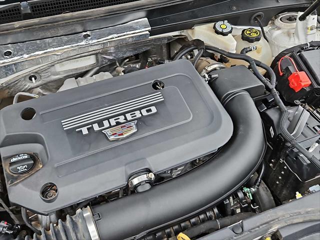 Photo of 2021 Crystal White Tricoat Cadillac XT4