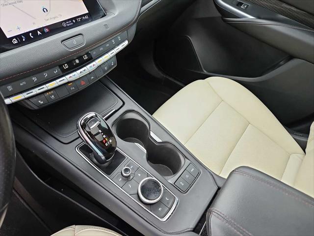 Photo of 2021 Crystal White Tricoat Cadillac XT4