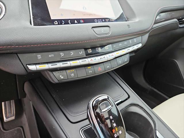 Photo of 2021 Crystal White Tricoat Cadillac XT4