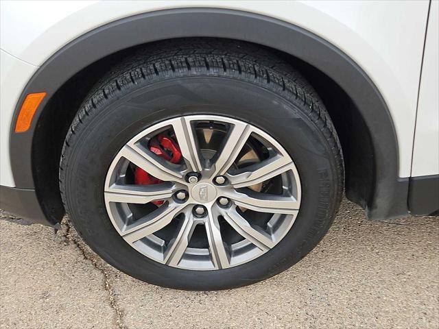 Photo of 2021 Crystal White Tricoat Cadillac XT4