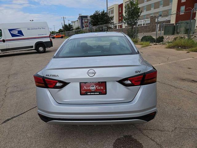 Photo of 2023 Brilliant Silver Metallic Nissan Altima