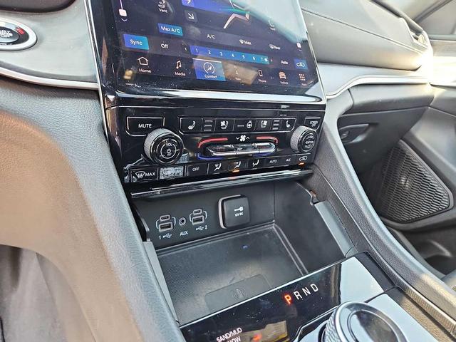 Photo of 2024 Silver Zynith Jeep Grand Cherokee L