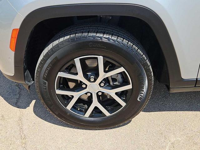 Photo of 2024 Silver Zynith Jeep Grand Cherokee L