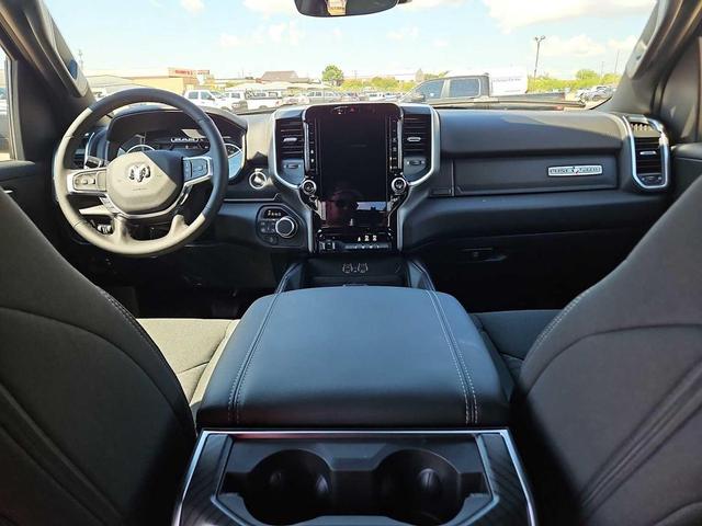 Photo of 2026 Diamond Black Crystal Pearlcoat RAM 1500