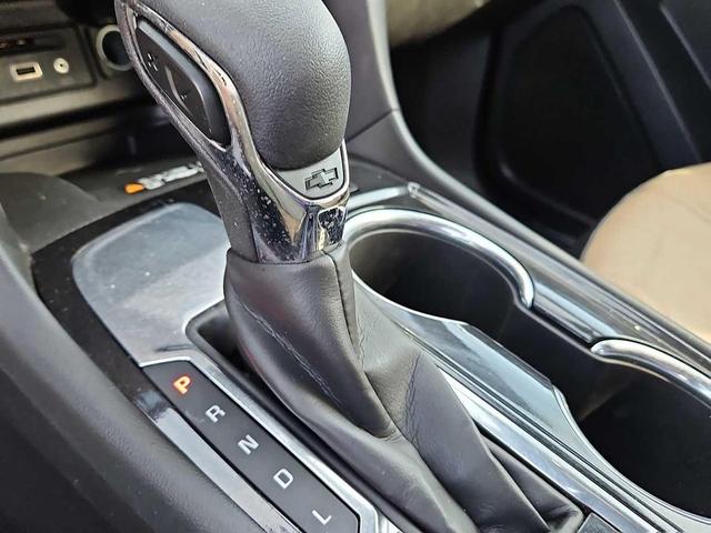 Photo of 2023 Summit White Chevrolet Equinox