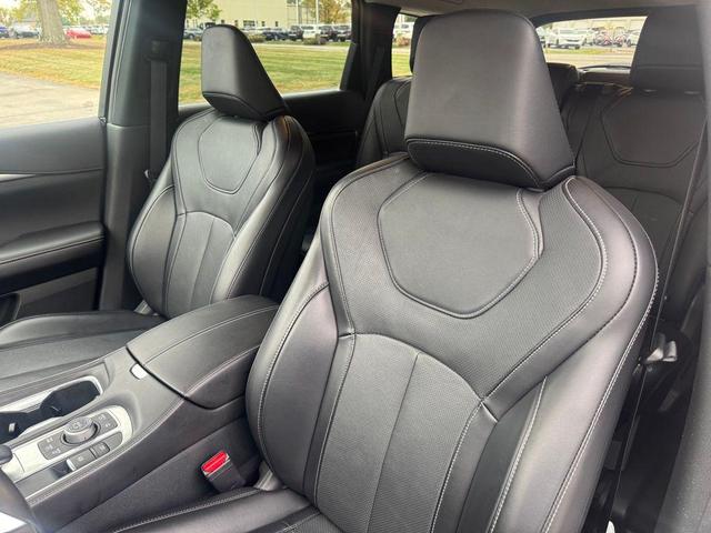 Photo of 2024 Warm Titanium INFINITI QX60