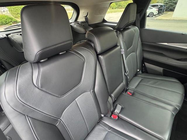 Photo of 2024 Warm Titanium INFINITI QX60