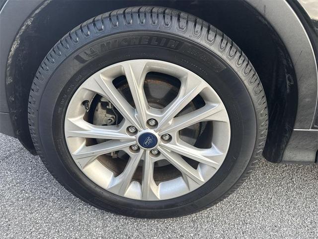 Photo of 2018 Shadow Black Ford Escape