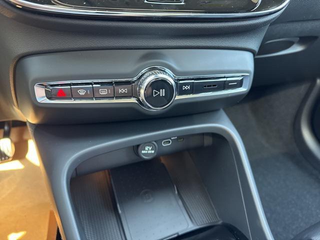 Photo of 2025 Crystal White Pearl Volvo XC40