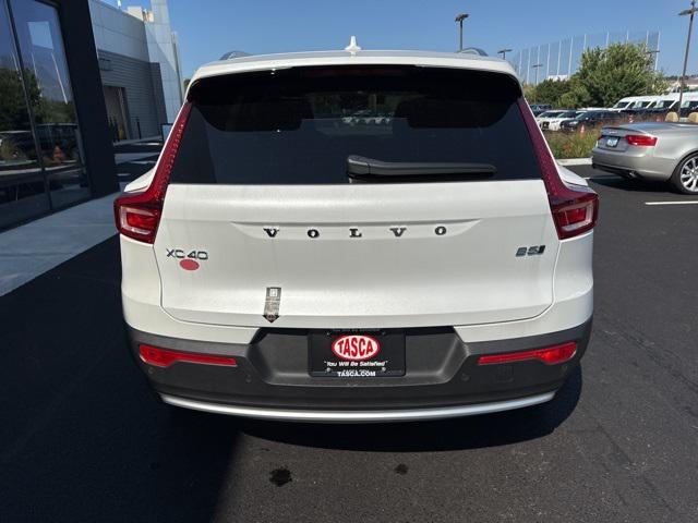 Photo of 2025 Crystal White Pearl Volvo XC40