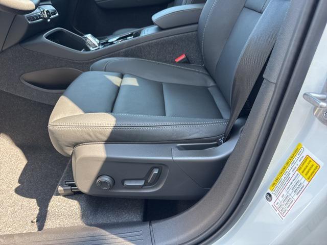 Photo of 2025 Crystal White Pearl Volvo XC40