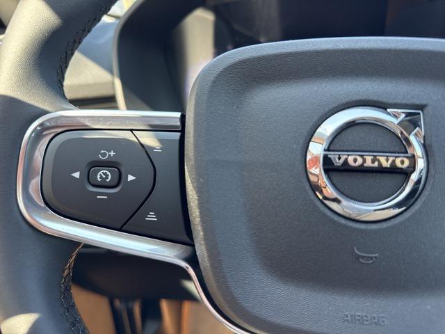 Photo of 2025 Crystal White Pearl Volvo XC40