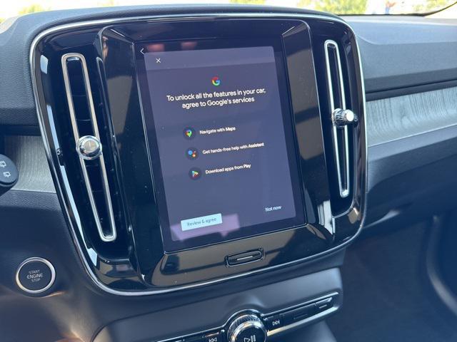 Photo of 2025 Crystal White Pearl Volvo XC40