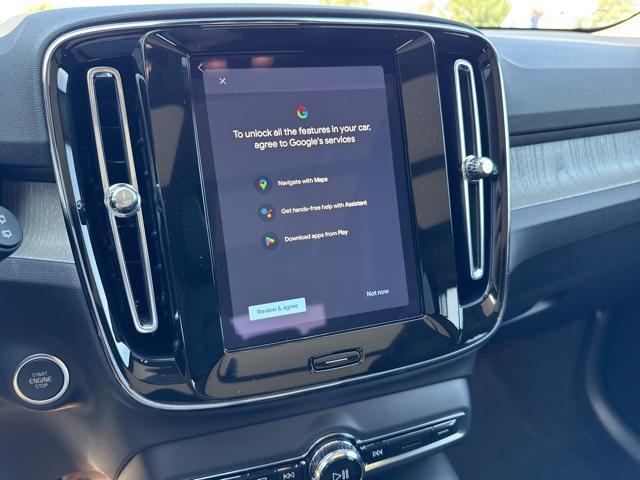 Photo of 2025 Crystal White Pearl Volvo XC40