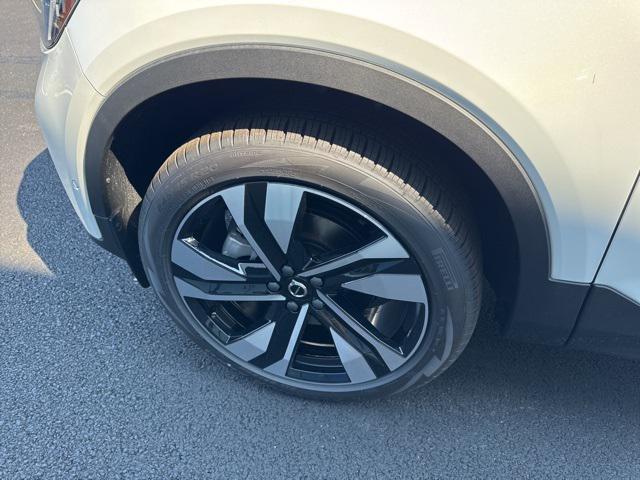 Photo of 2025 Crystal White Pearl Volvo XC40