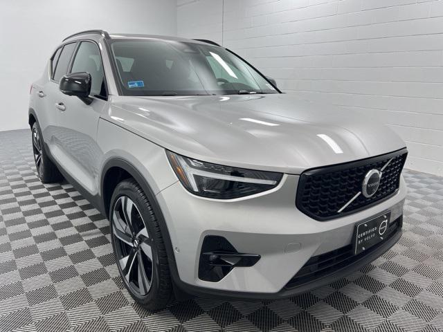 Photo of 2025 Silver Volvo XC40