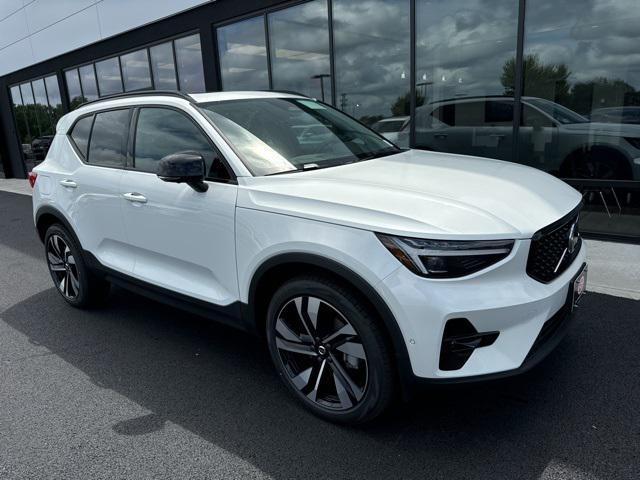 Photo of 2025 Crystal White Pearl Volvo XC40