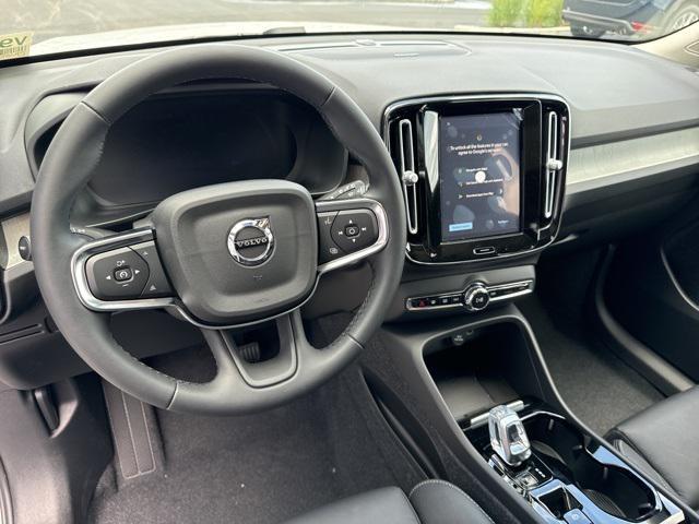 Photo of 2025 Crystal White Pearl Volvo XC40
