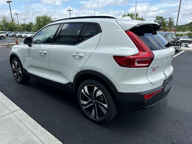 Photo of 2025 Crystal White Pearl Volvo XC40