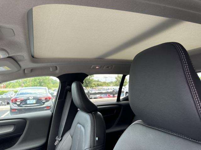 Photo of 2025 Crystal White Pearl Volvo XC40