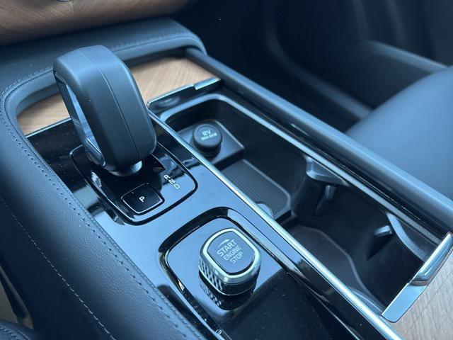 Photo of 2025 Silver Volvo XC90 Plug-In Hybrid
