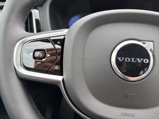 Photo of 2026 Crystal White Metallic Volvo XC60