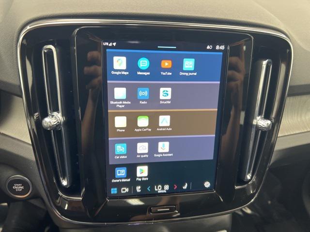 Photo of 2025 Crystal White Pearl Volvo XC40