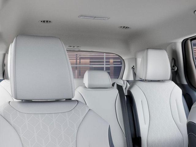 Photo of 2026 Snow White Pearl Kia Carnival
